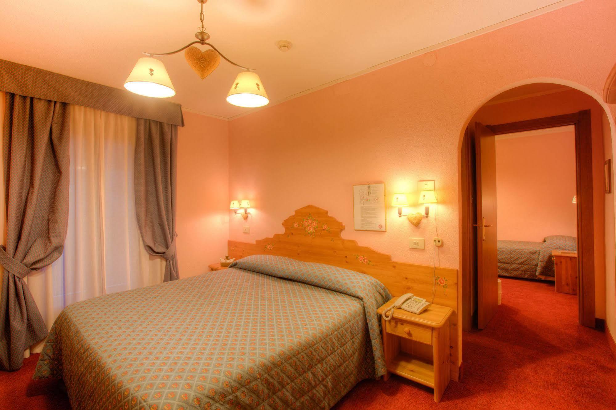 Edelweiss Hotel 3*